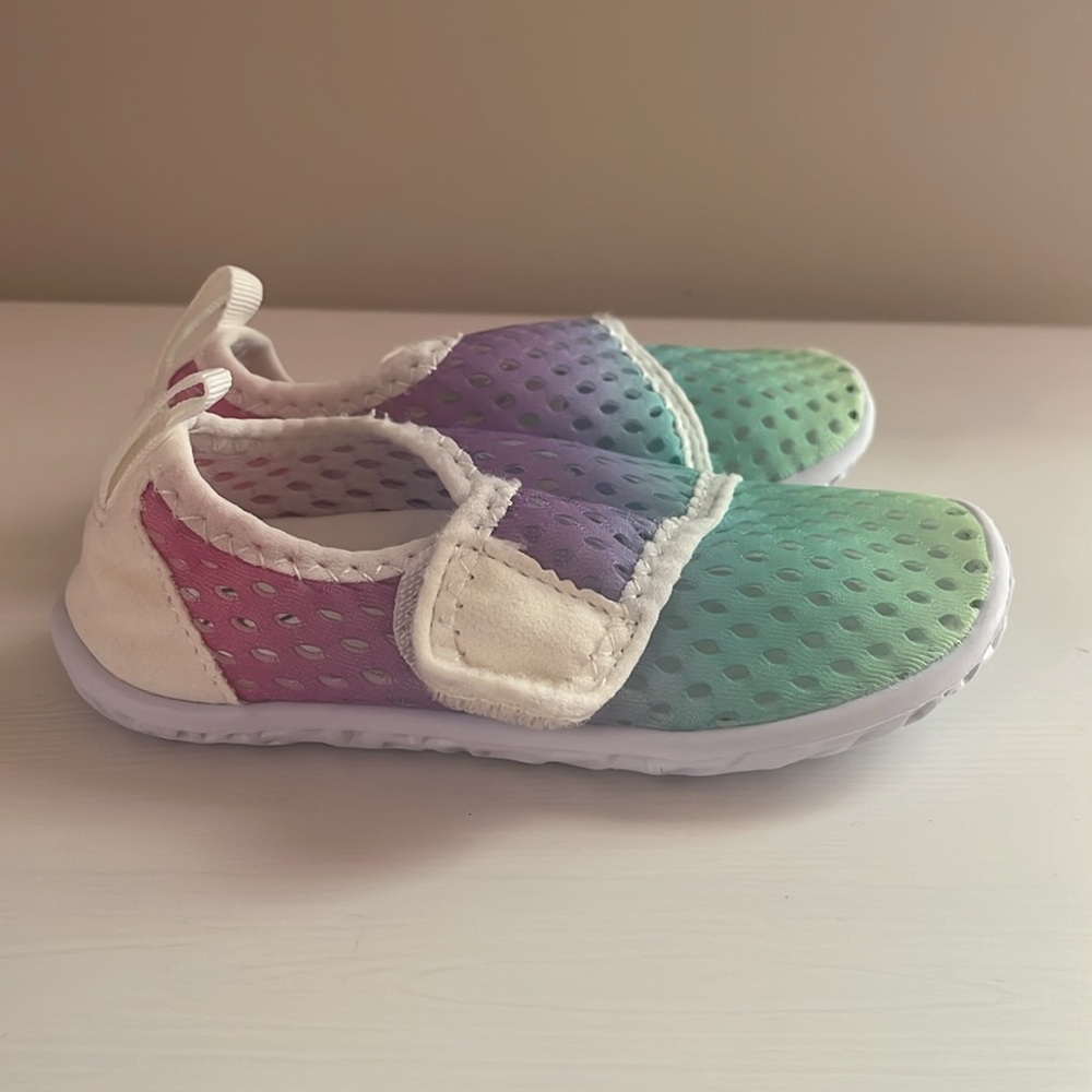 Toddler Girl's Size 8 Water Shoes - Picture 8 of 9
